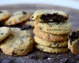 Un cookie cœur fondant aux pépites de chocolat, une gourmandise irrésistible.
