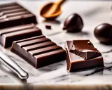 Plaisir du chocolat noir, des carrés brillants et des truffes, prêts pour le temperage.